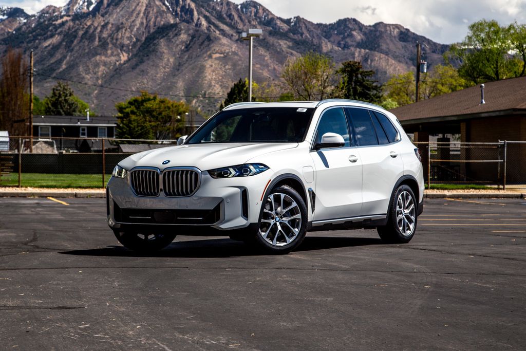 2026 BMW X5 xDrive50e's photo