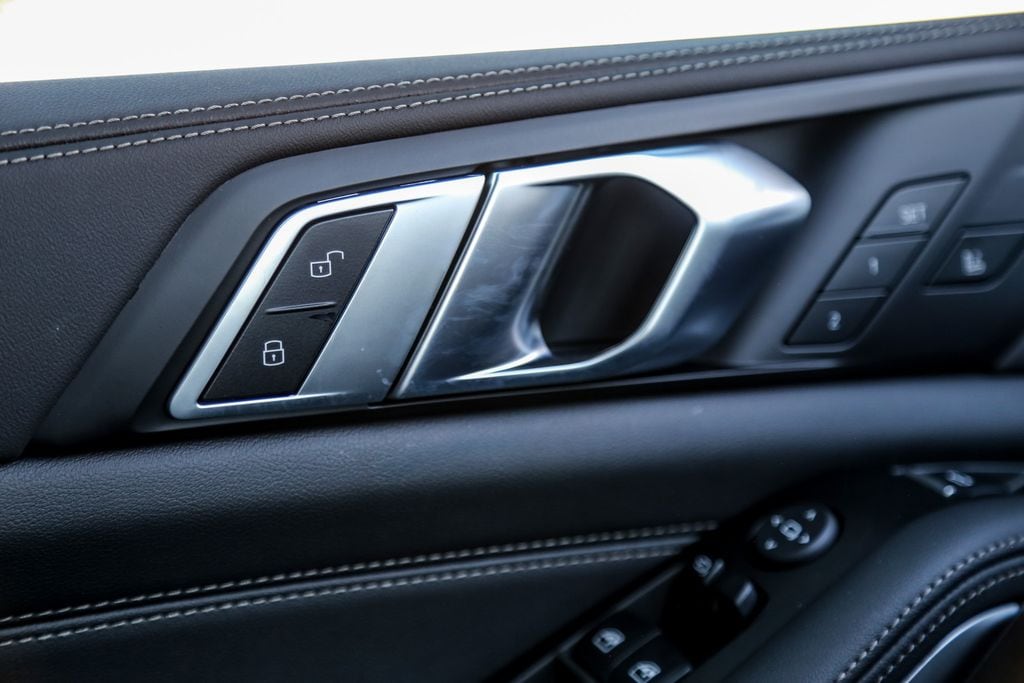 2026 BMW X5 50e - Photo 18