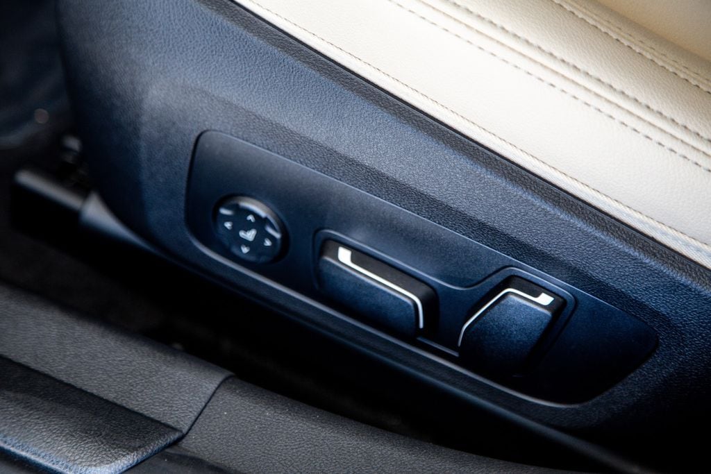 2026 BMW 3 Series 330i - Photo 19