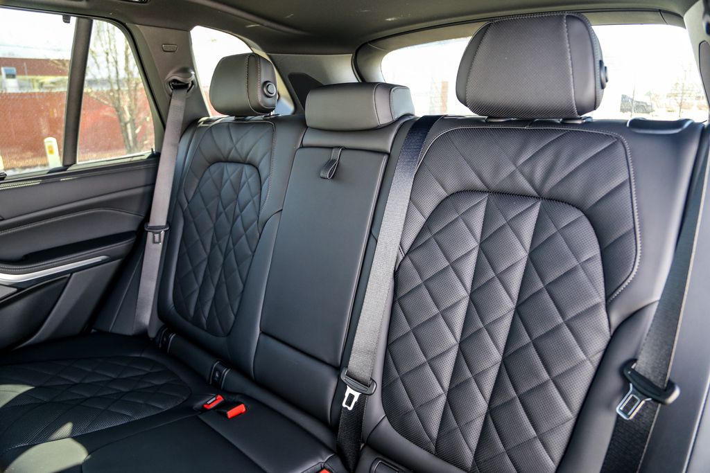 2026 BMW X5 50e - Photo 24