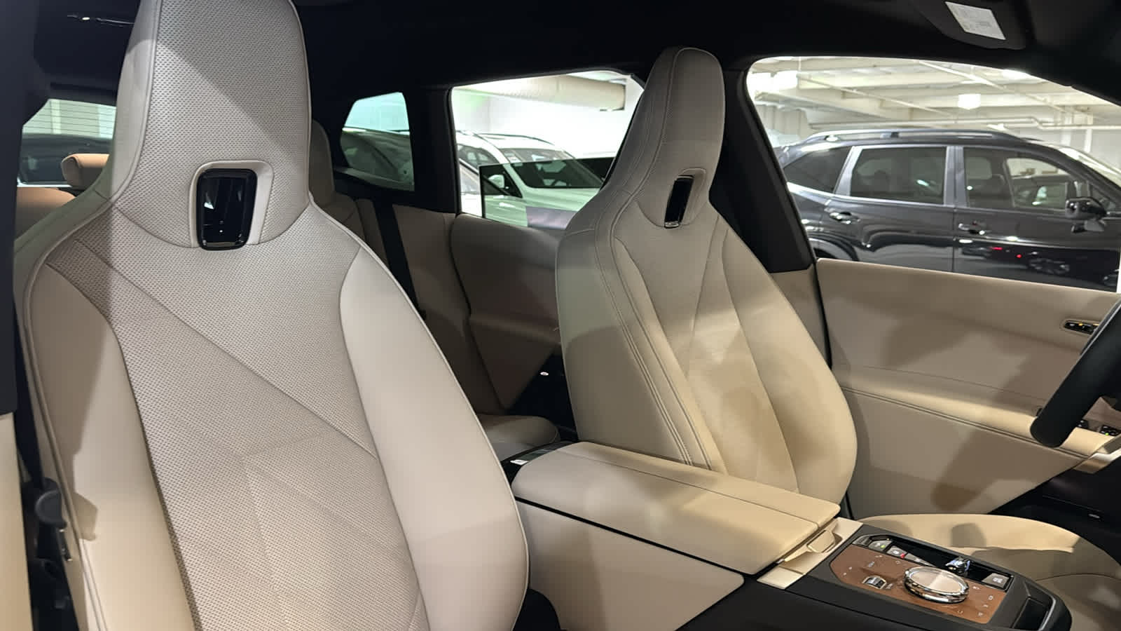 2026 BMW iX  33