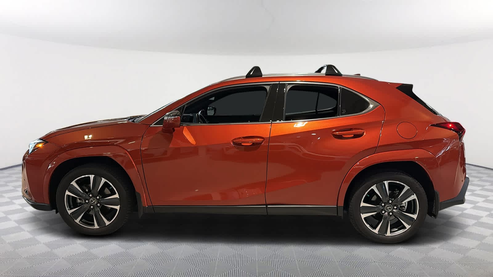 Thumbnail: 2023 Lexus UX - 3