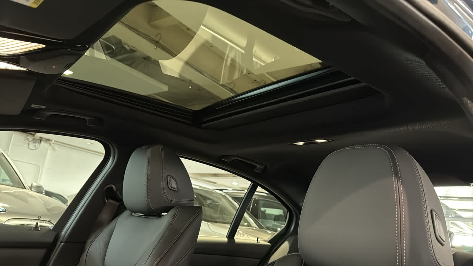 Thumbnail: 2025 BMW 3 Series - 25