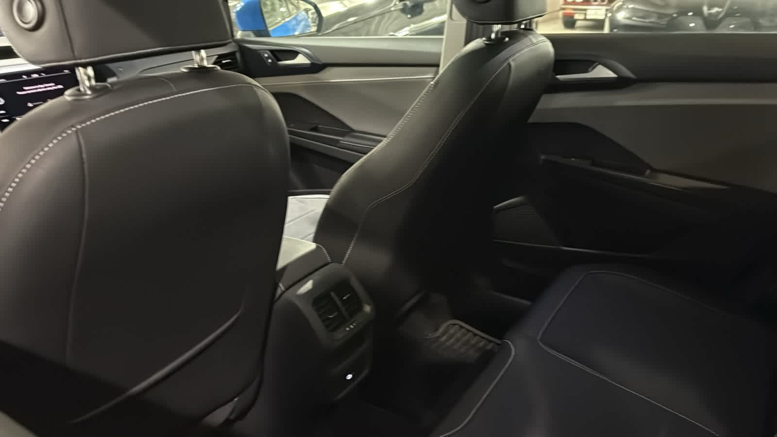 2024 Volkswagen Taos SE 27