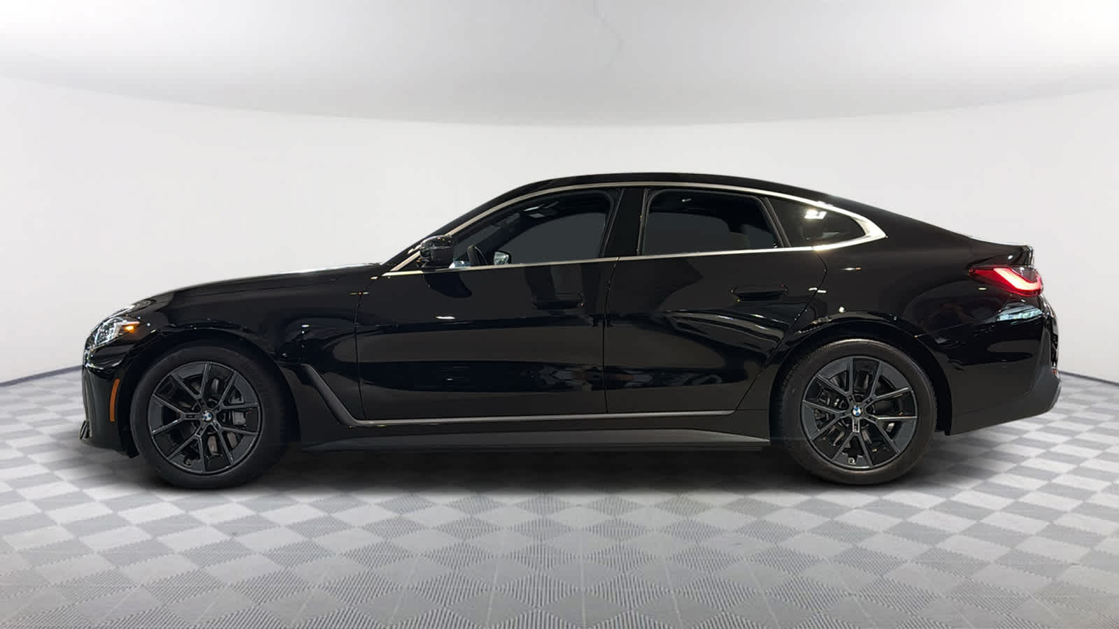 Thumbnail: 2025 BMW i4 - 3