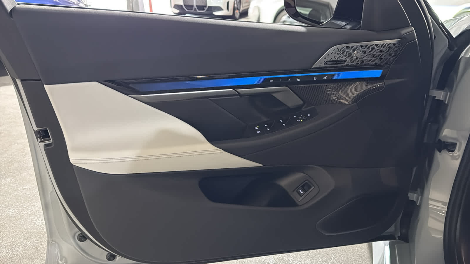 2025 BMW M5  12