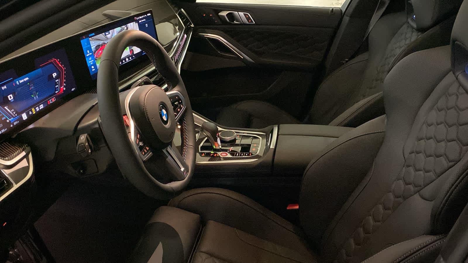 2025 BMW X6 M 12