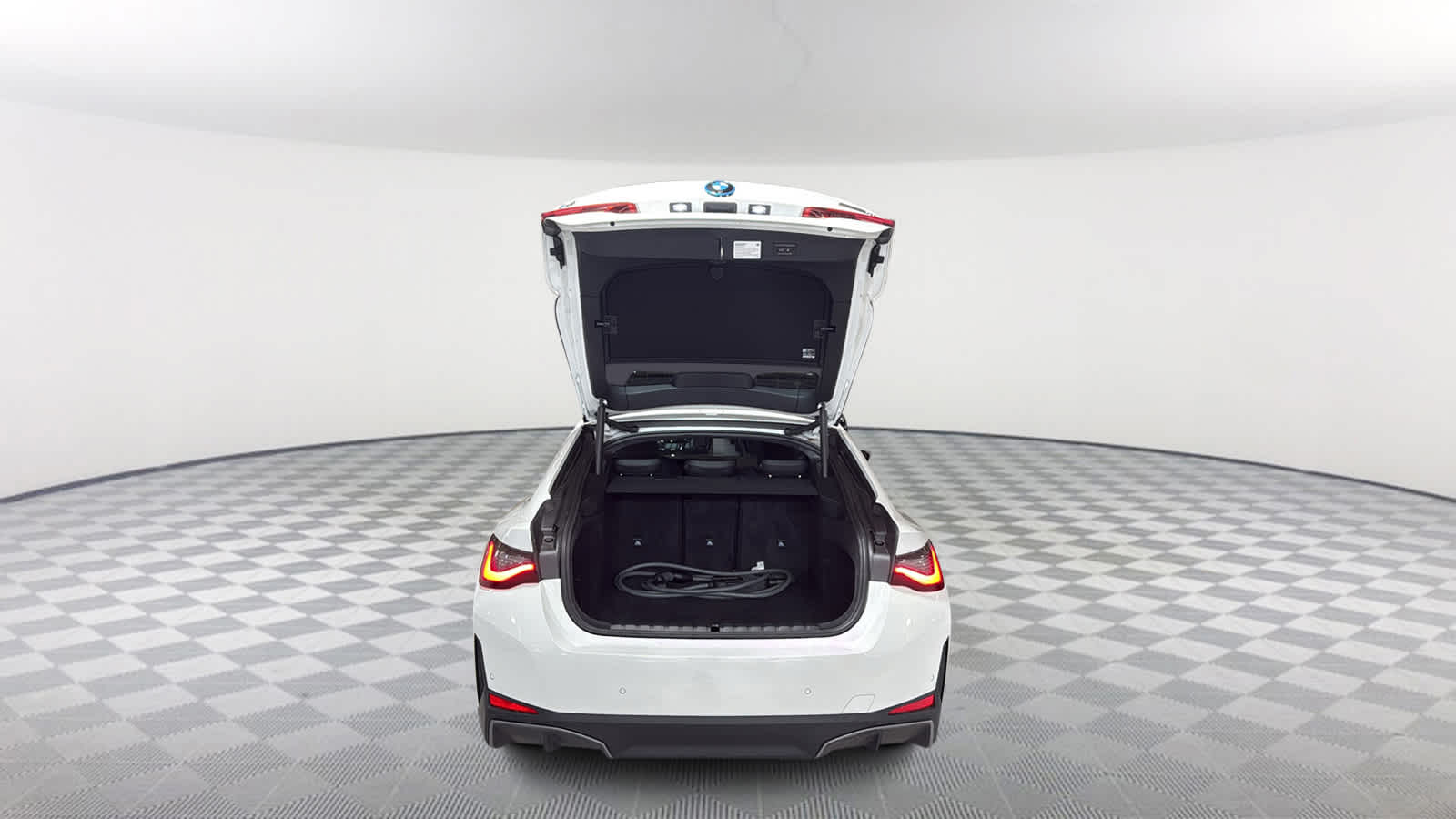 Thumbnail: 2023 BMW i4 - 6