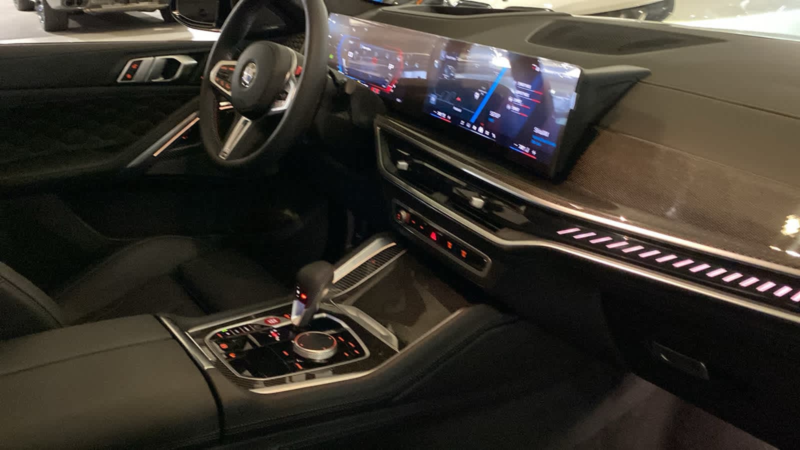 2025 BMW X6 M 33
