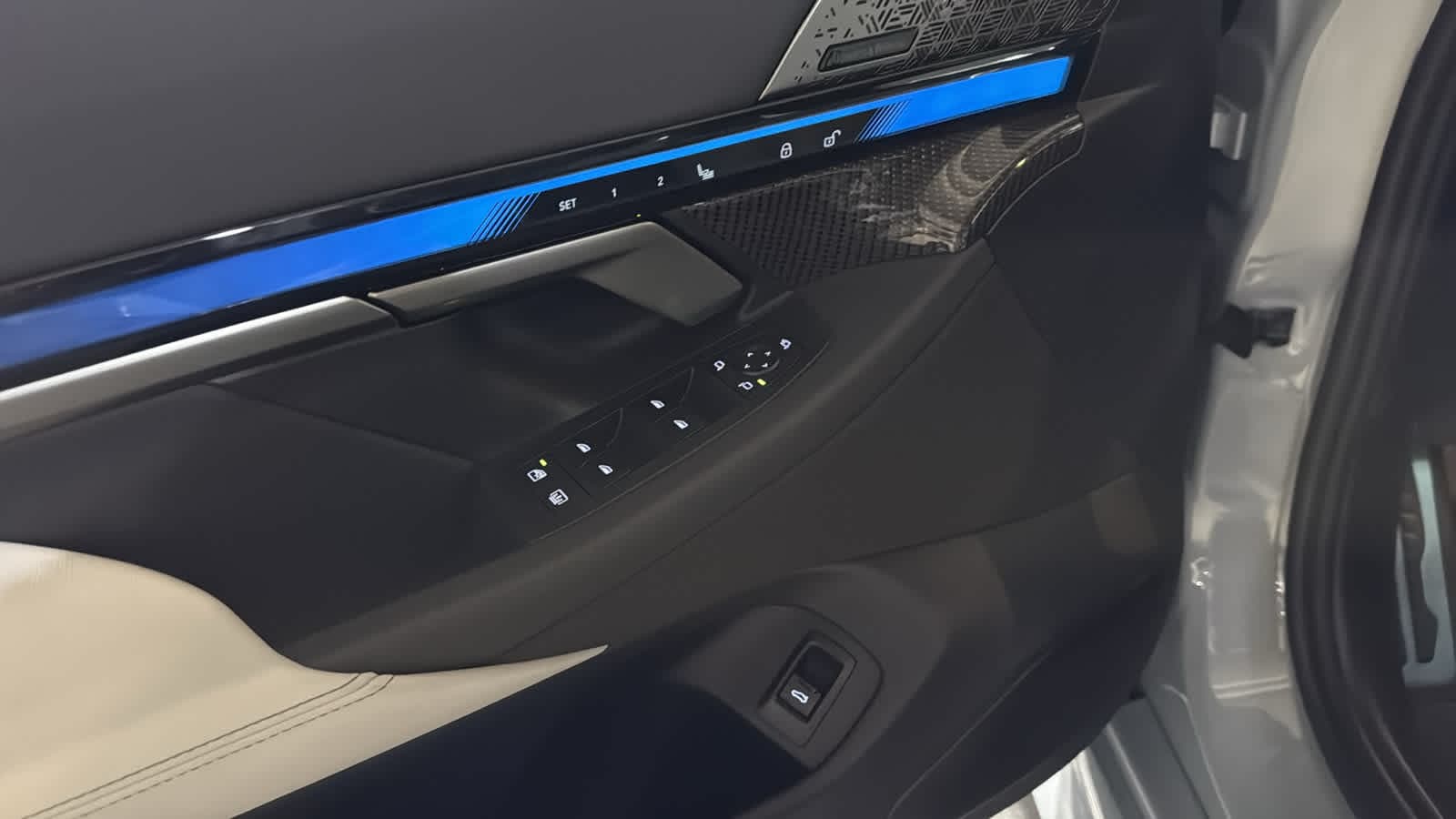 2025 BMW M5  13