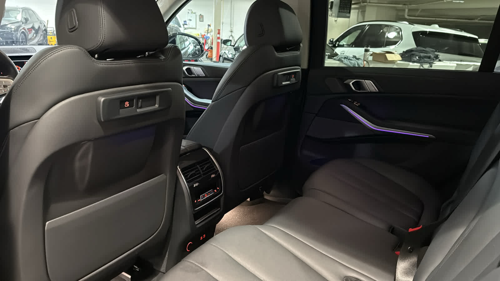 Thumbnail: 2022 BMW X7 - 28