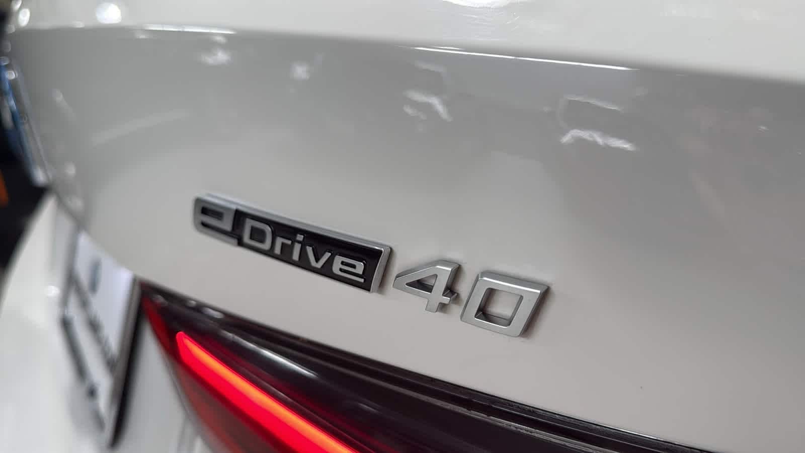 Thumbnail: 2023 BMW i4 - 8
