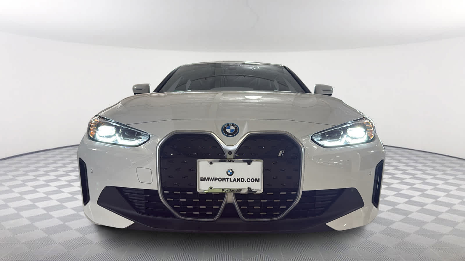 Thumbnail: 2023 BMW i4 - 2