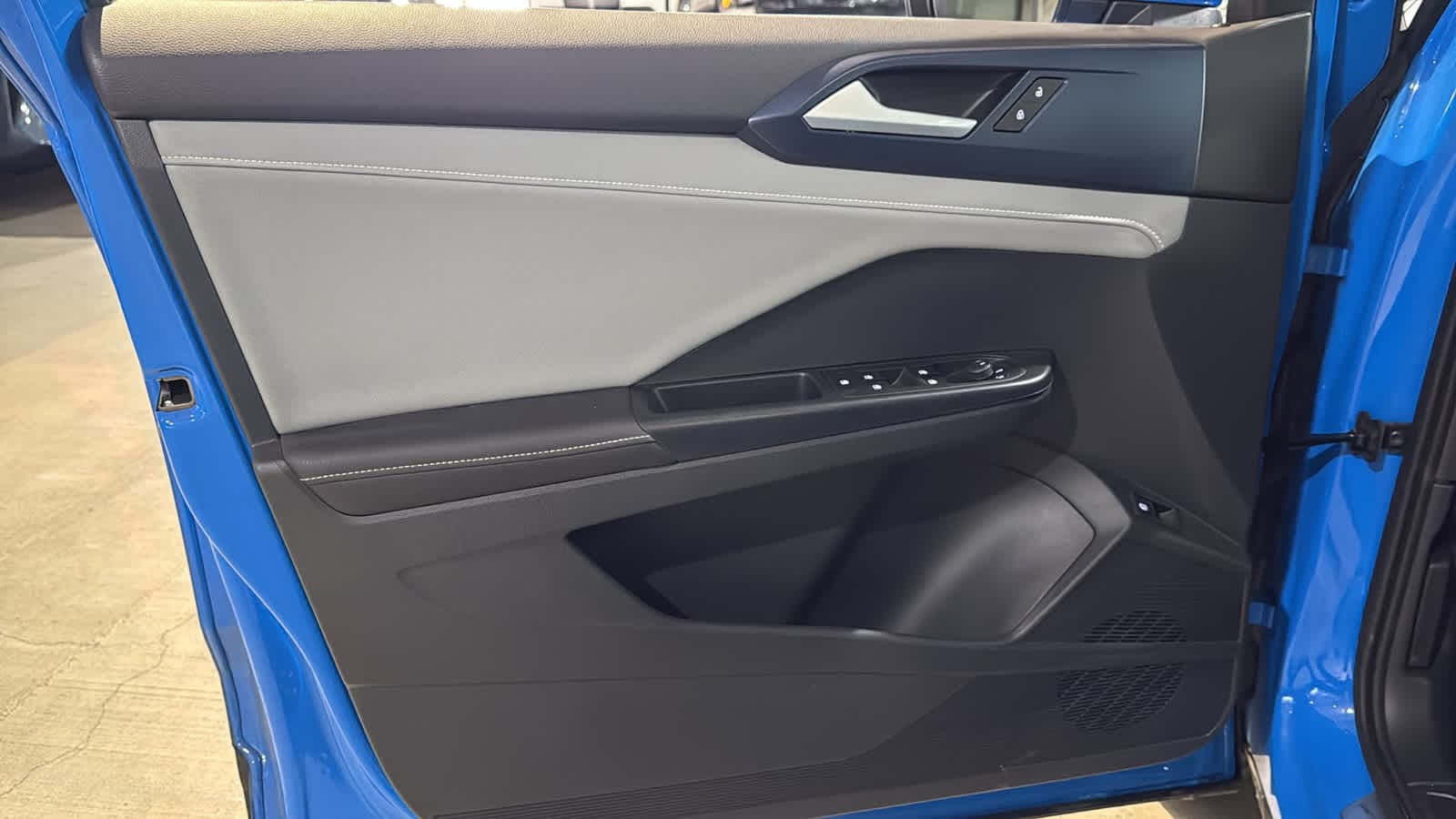2024 Volkswagen Taos SE 12