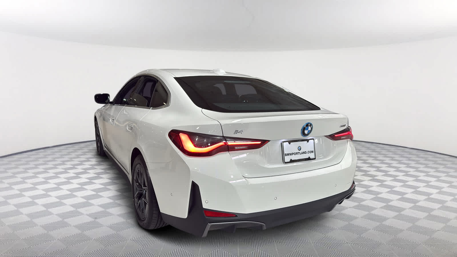 Thumbnail: 2023 BMW i4 - 4