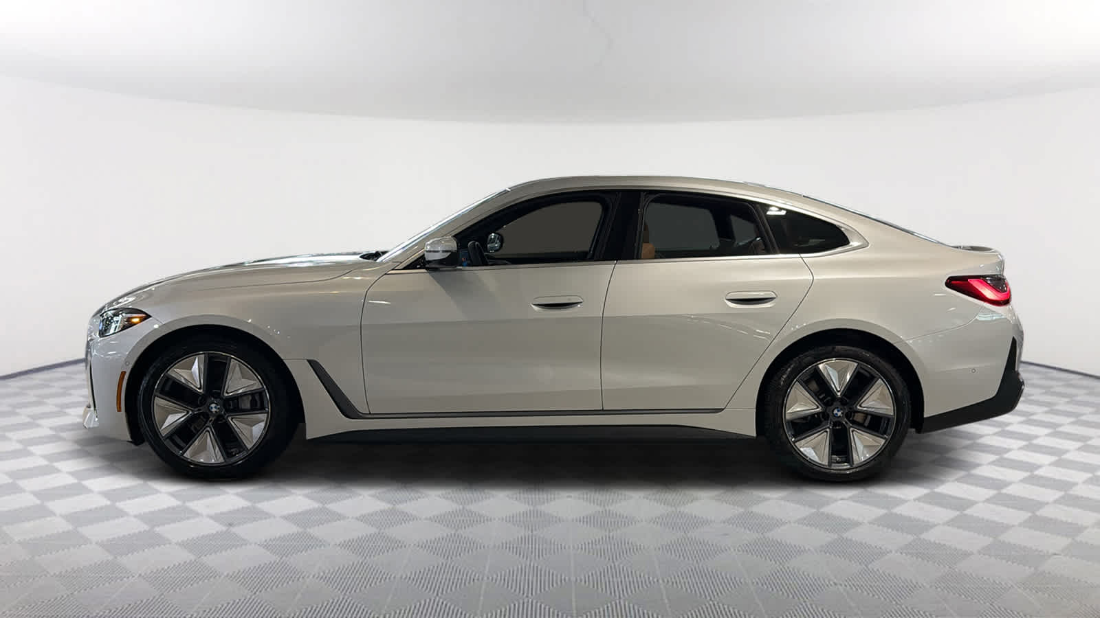 Thumbnail: 2025 BMW i4 - 3