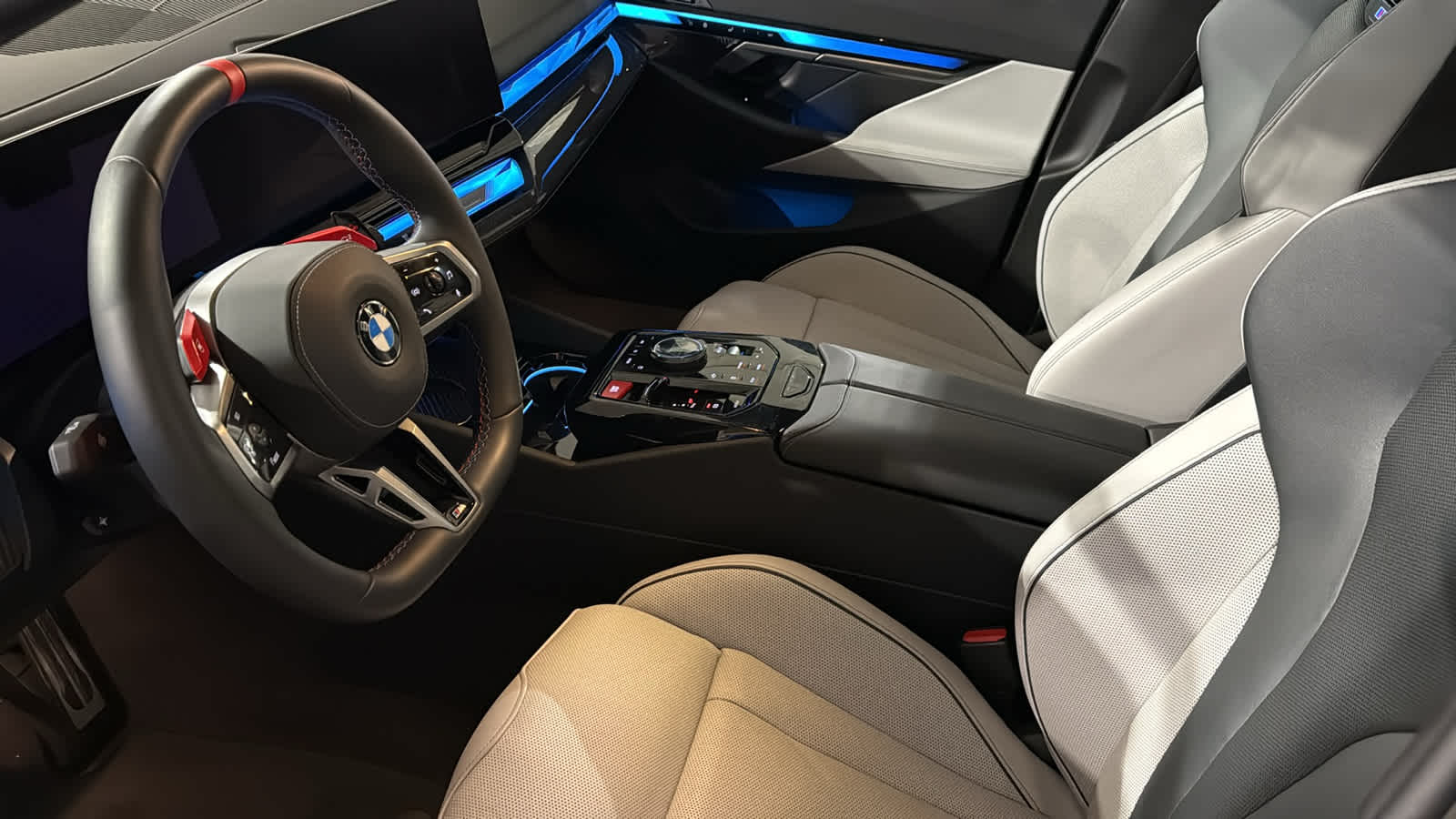 2025 BMW M5  24