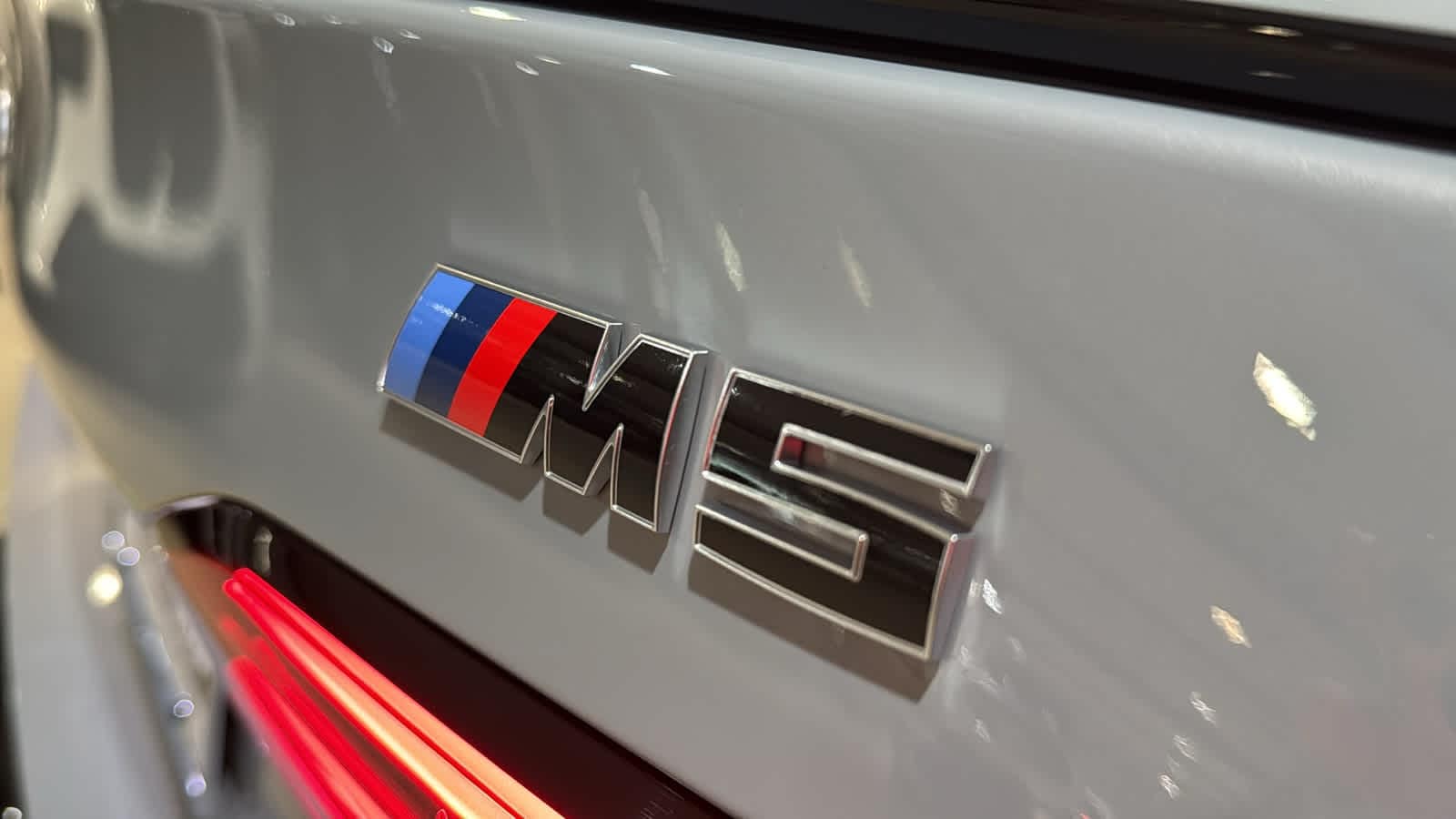 2025 BMW M5  8