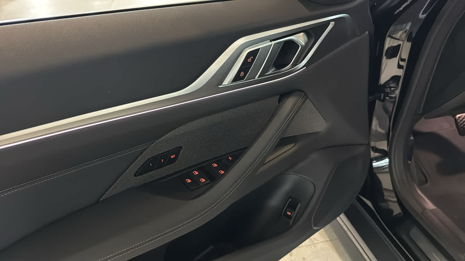 Thumbnail: 2025 BMW i4 - 13