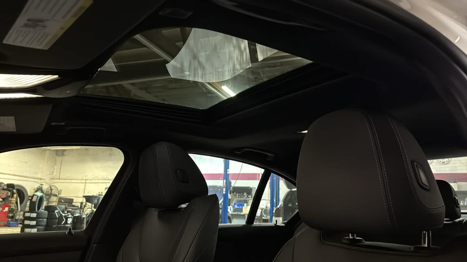 Thumbnail: 2025 BMW 3 Series - 24