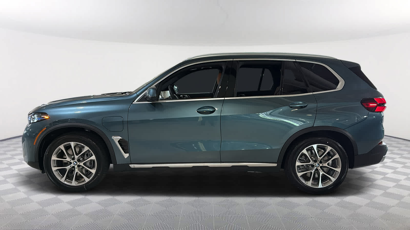 2026 BMW X5 xDrive50e 3