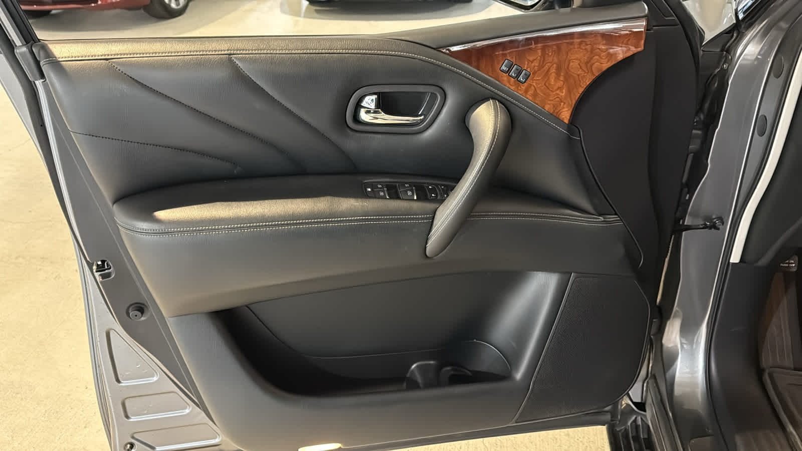 Thumbnail: 2016 INFINITI QX80 - 11