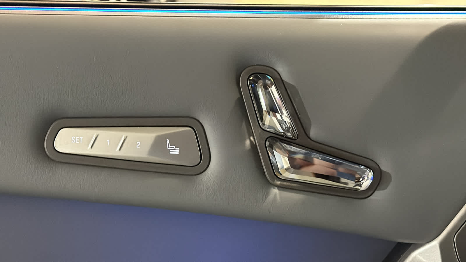 2026 BMW iX  14