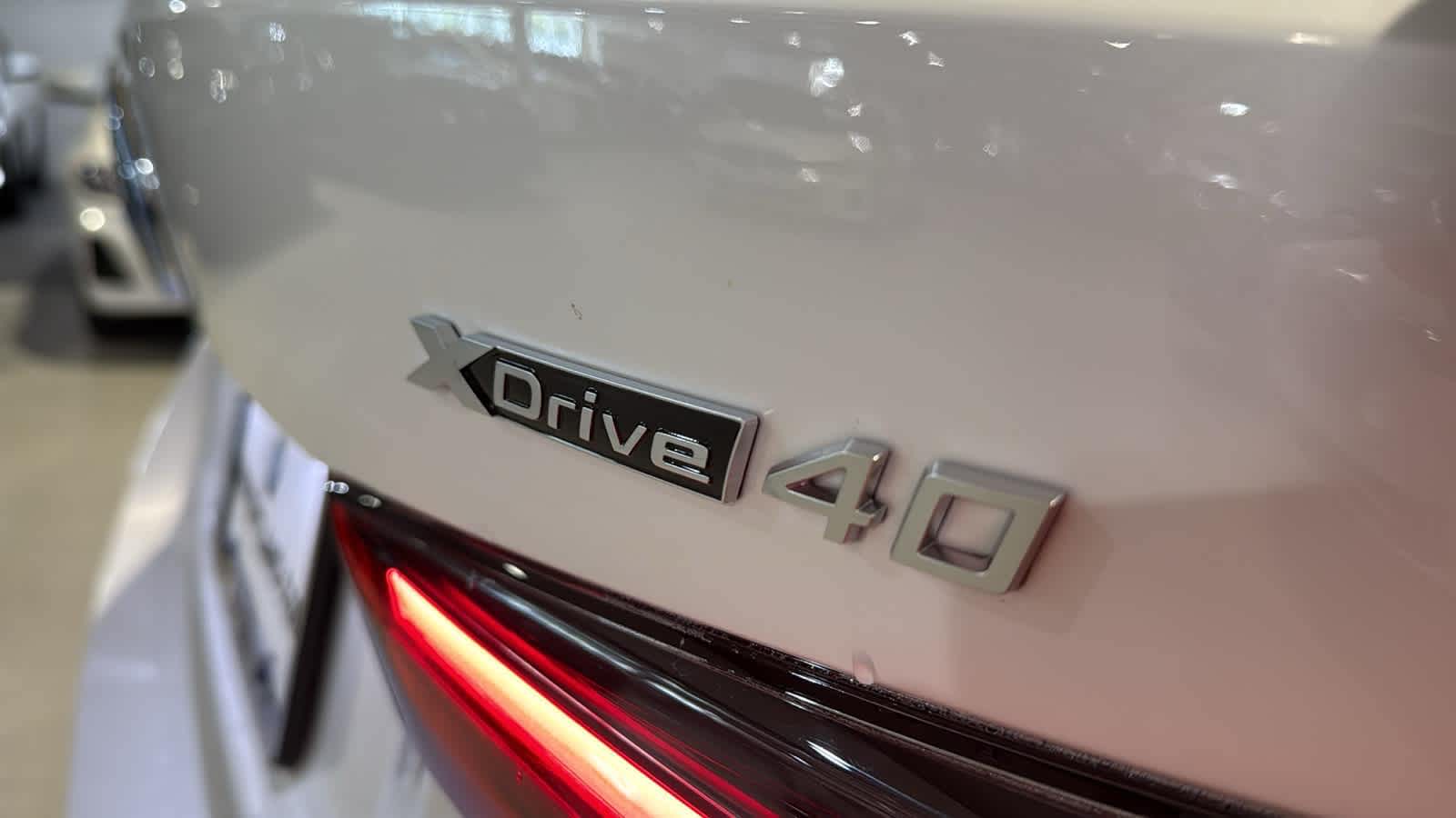 Thumbnail: 2025 BMW i4 - 8