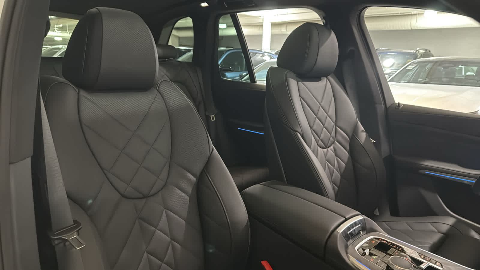 2025 BMW X5 xDrive50e 33
