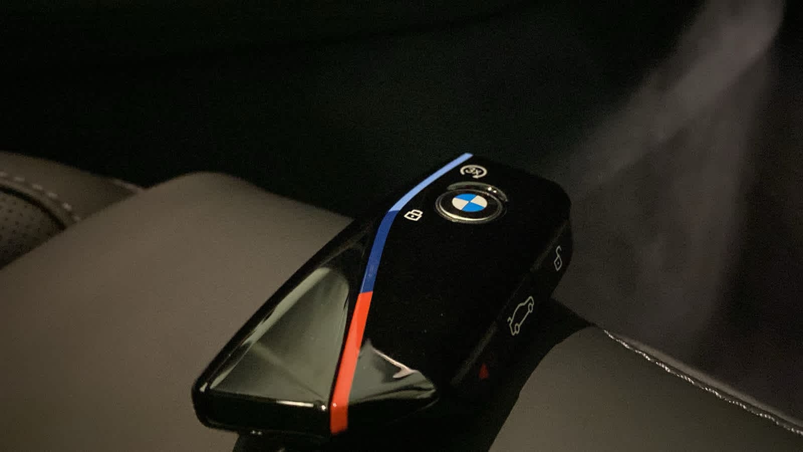 2025 BMW X6 M 34