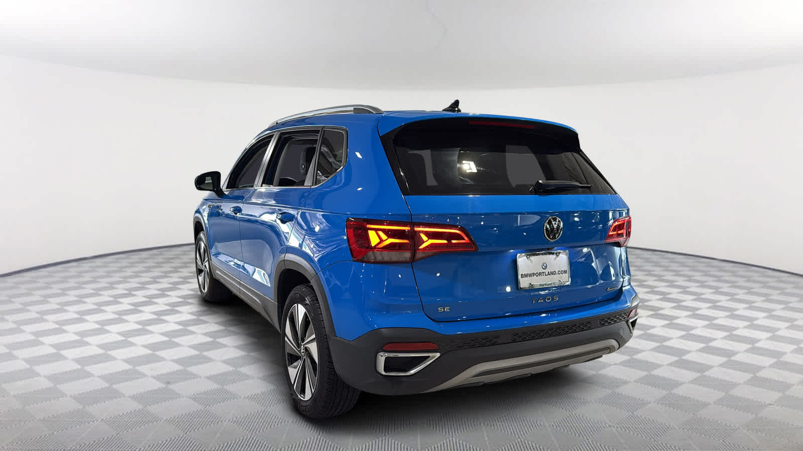 2024 Volkswagen Taos SE 4