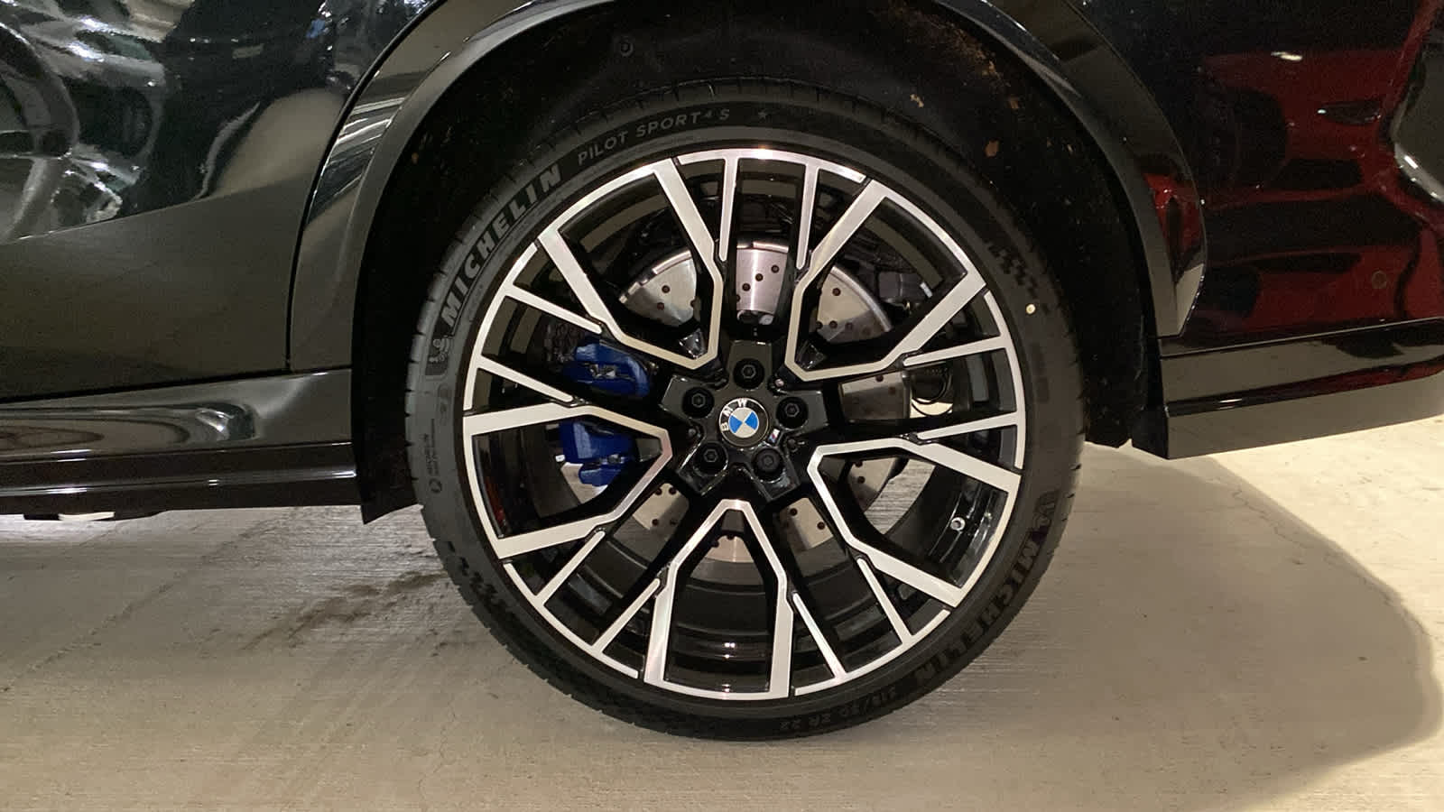 2025 BMW X6 M 9