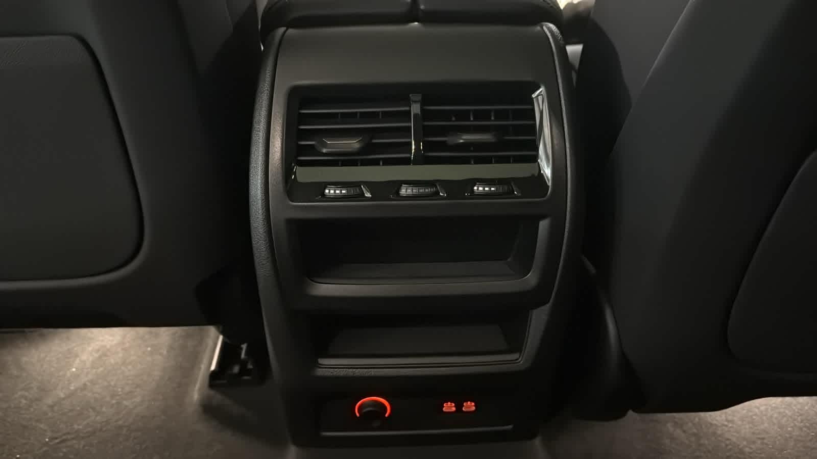 2025 BMW X5 xDrive50e 27