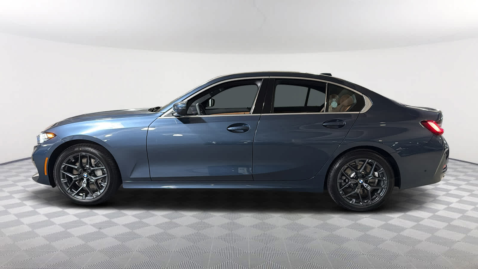 Thumbnail: 2025 BMW 3 Series - 3