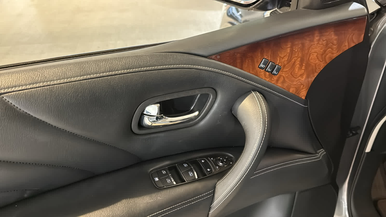 Thumbnail: 2016 INFINITI QX80 - 12