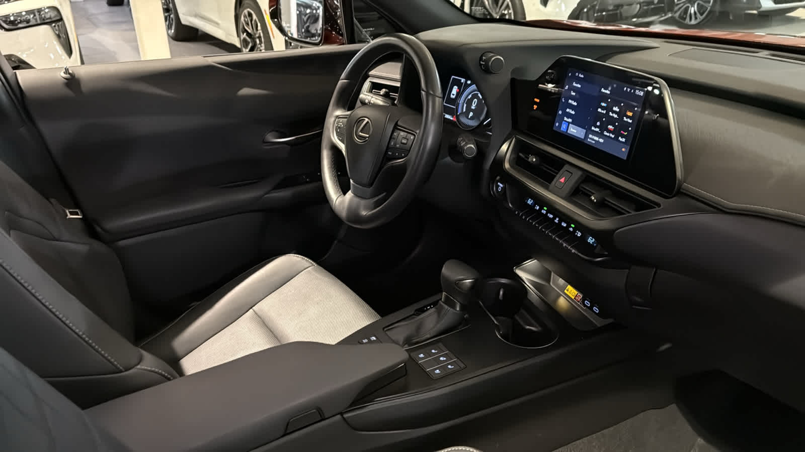 Thumbnail: 2023 Lexus UX - 21