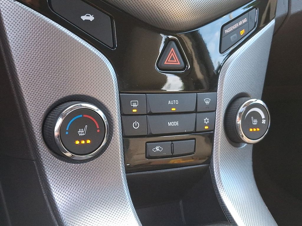 Thumbnail: 2015 Chevrolet Cruze - 13