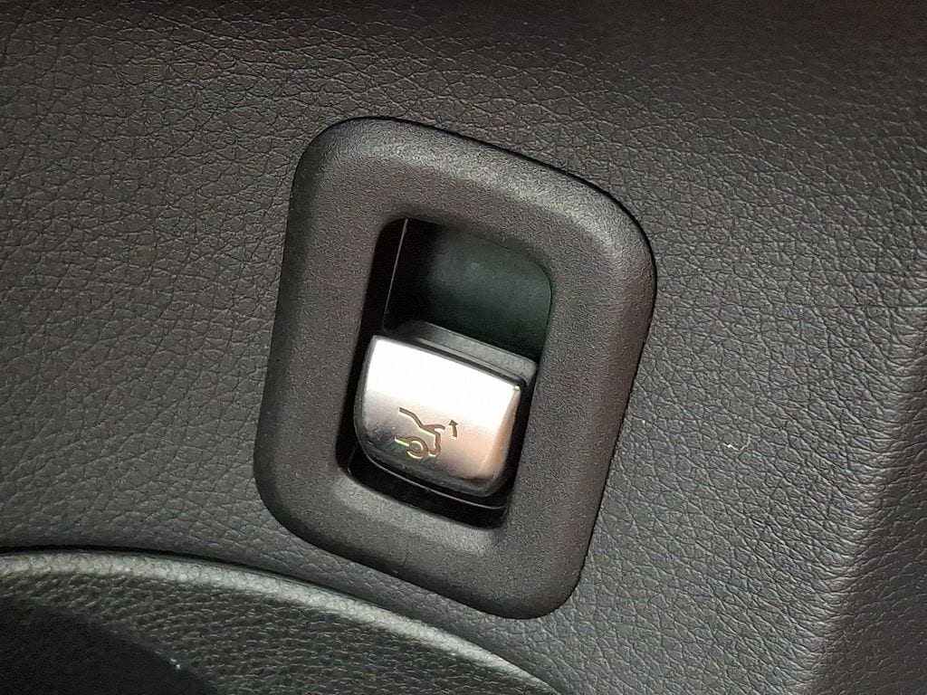 Thumbnail: 2018 Mercedes-Benz C-Class - 25