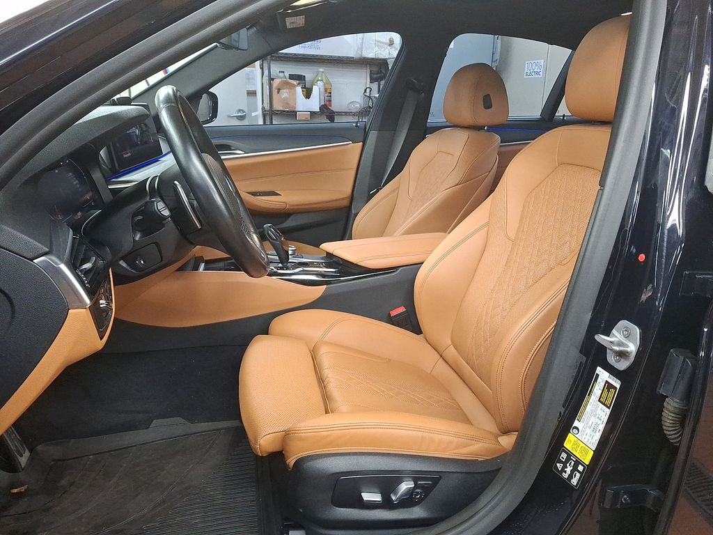 Thumbnail: 2022 BMW 5 Series - 10