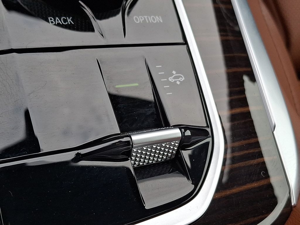 Thumbnail: 2026 BMW X7 - 24