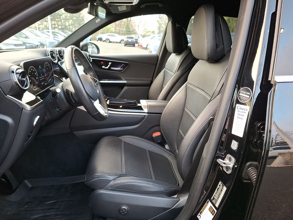 Thumbnail: 2023 Mercedes-Benz GLC - 10