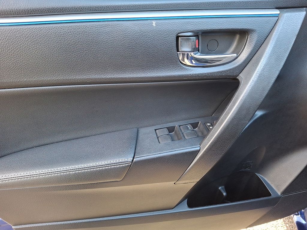 Thumbnail: 2016 Toyota Corolla - 10