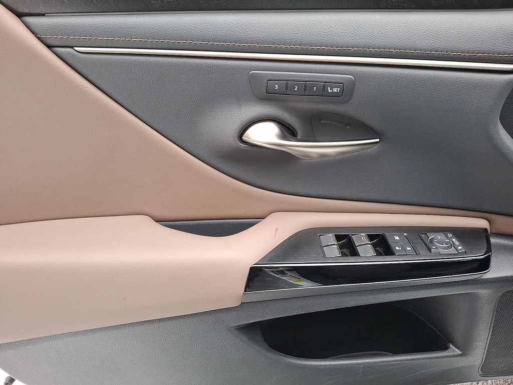 Thumbnail: 2023 Lexus ES - 8