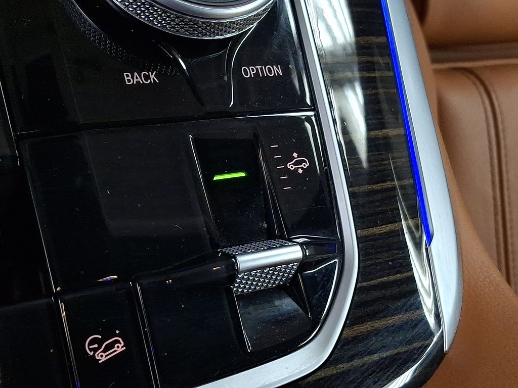 Thumbnail: 2021 BMW X7 - 25