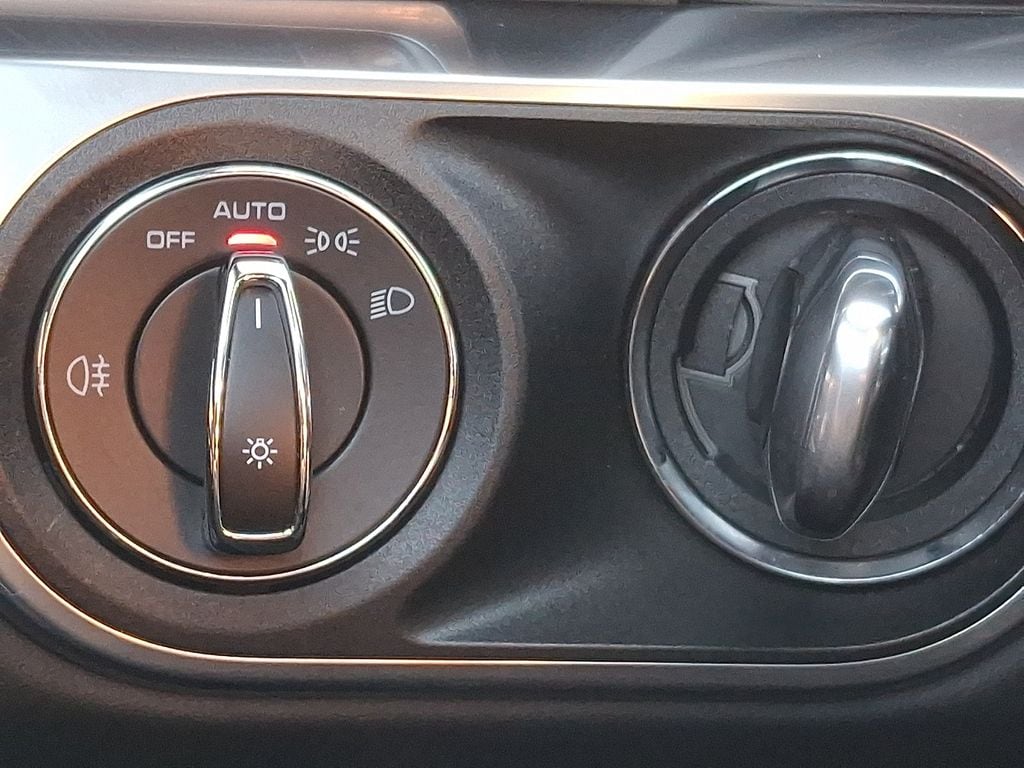 Thumbnail: 2015 Porsche 911 - 26