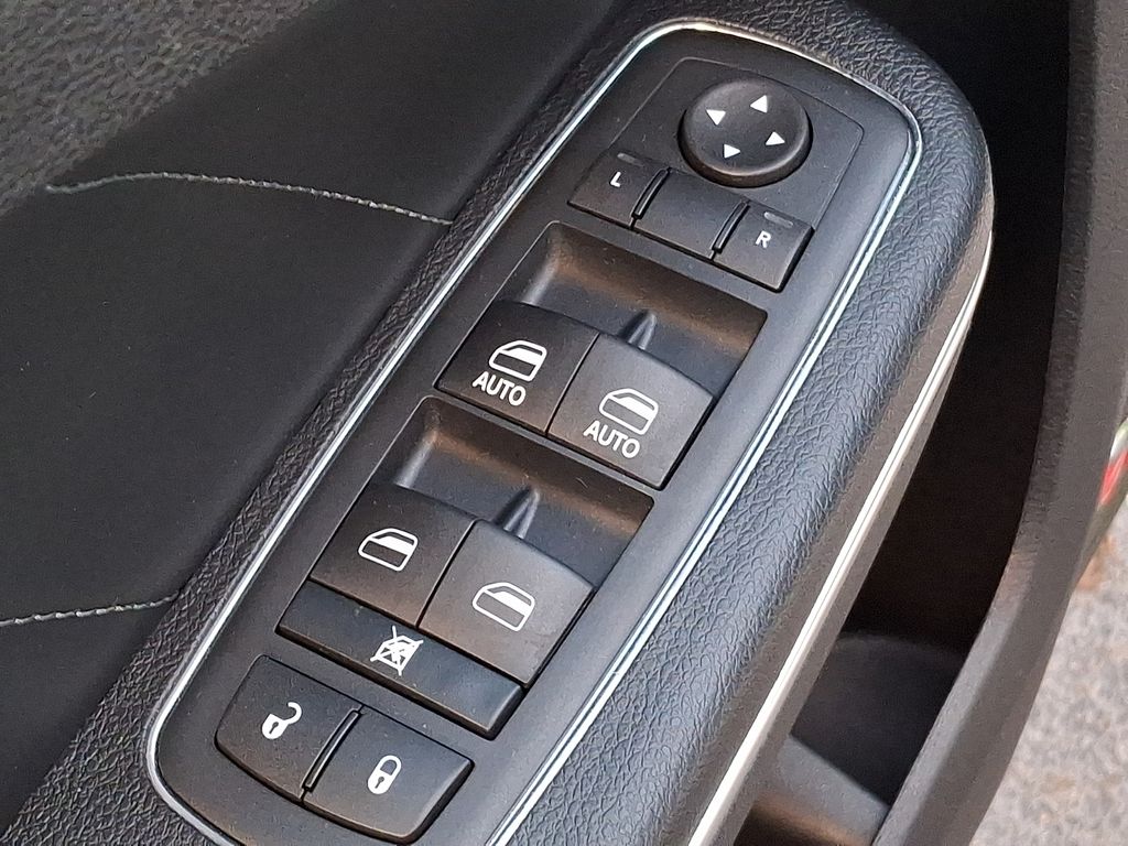 Thumbnail: 2016 Dodge Charger - 23