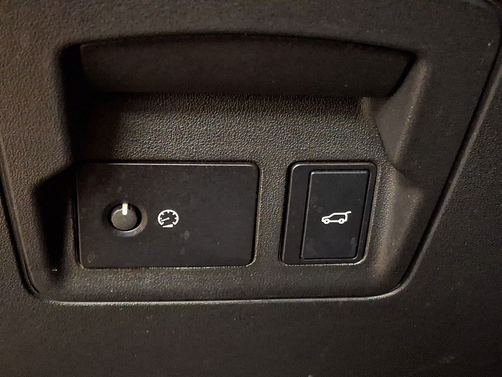 Thumbnail: 2023 Land Rover Range Rover Velar - 20