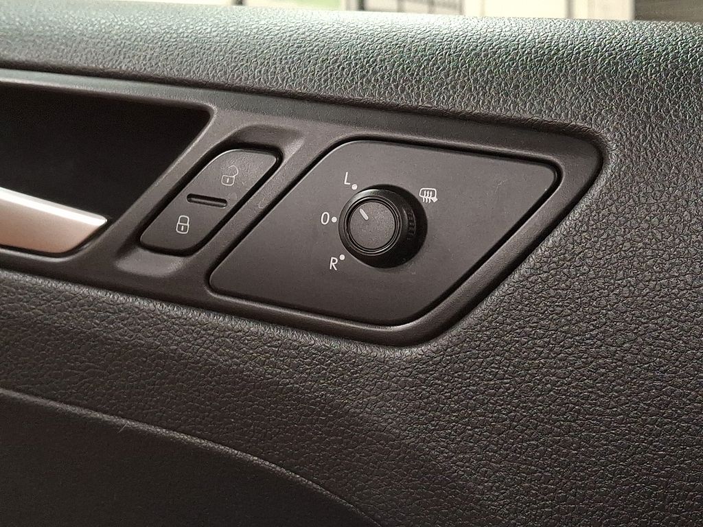 Thumbnail: 2017 Volkswagen Jetta - 24