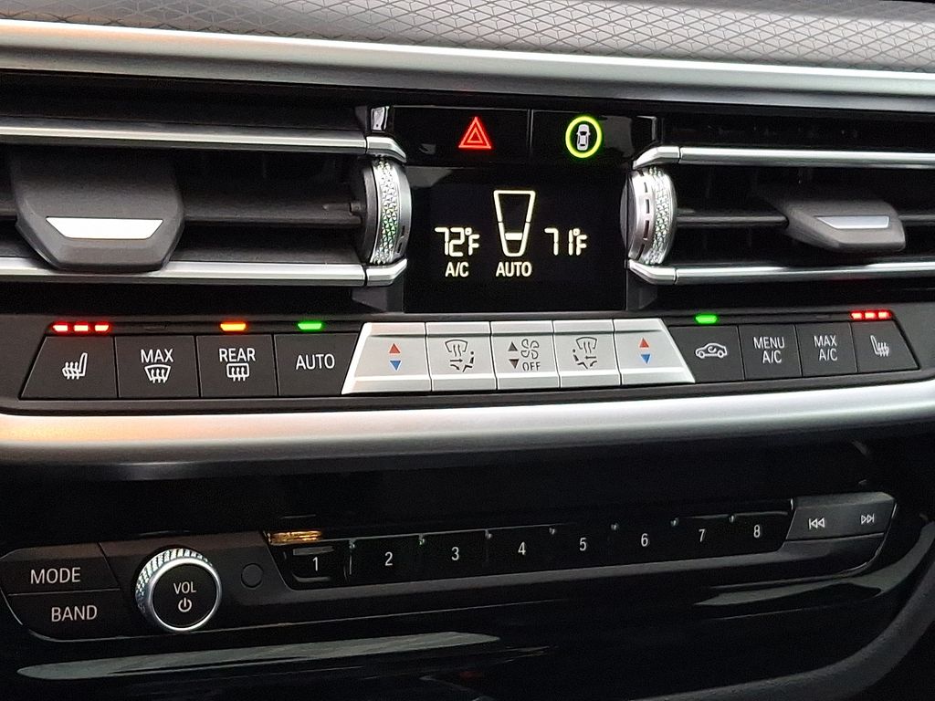 Thumbnail: 2025 BMW X4 - 14