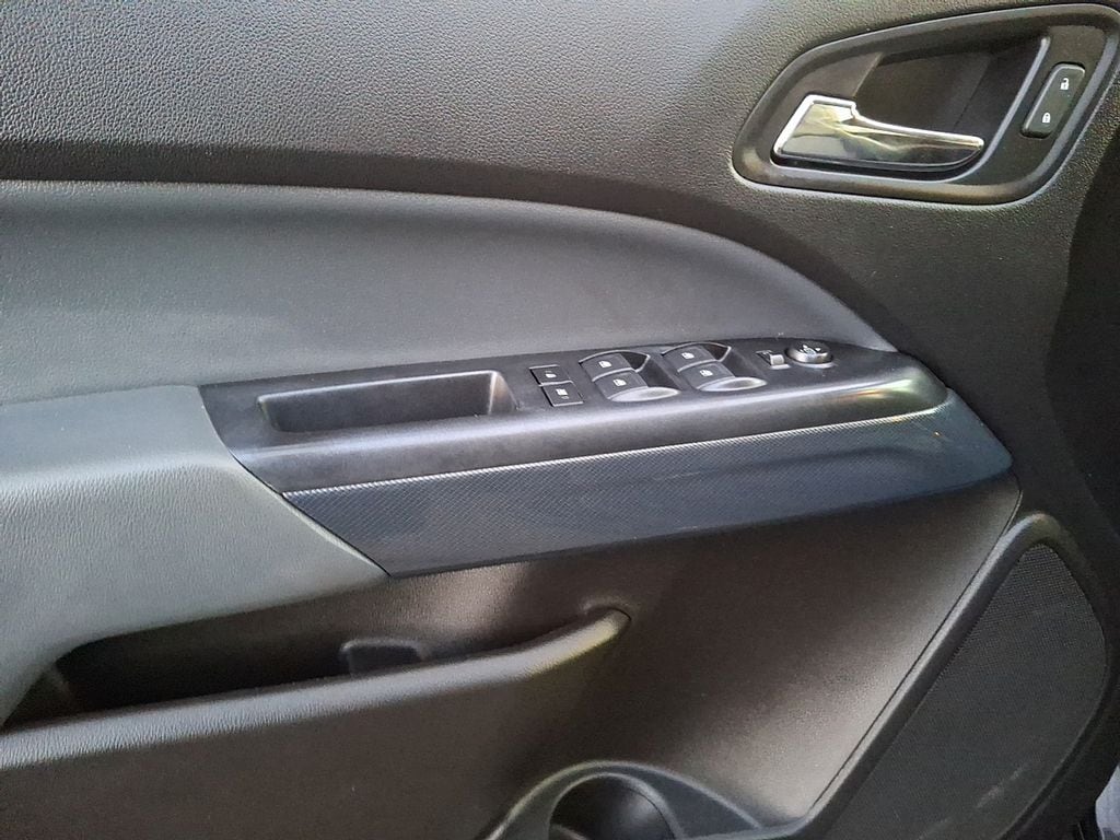 Thumbnail: 2021 Chevrolet Colorado - 9